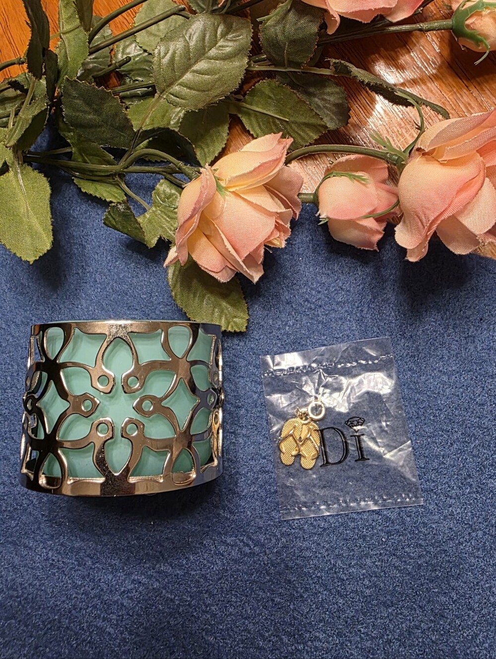 Bath & Body Works Metal Candle Sleeve, Beach Day Mini Candle, DI Flipflop Charm